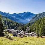 アパートホテル Maison Poluc - Incanto Alpino